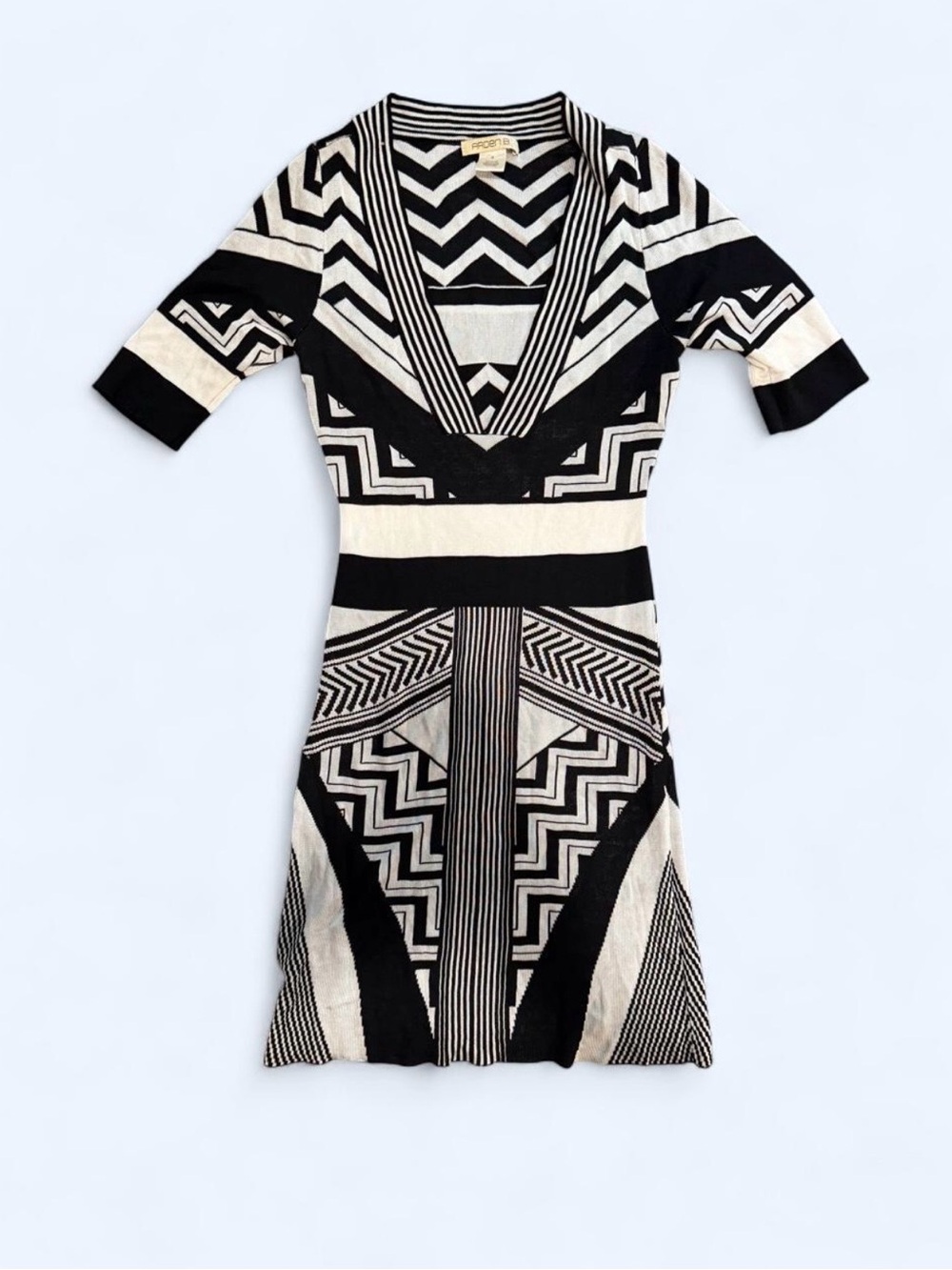 Arden B Black and Cream Geometric V‑Neck Mini Dress